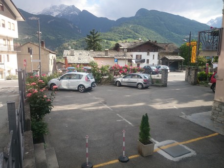 PARCHEGGI E FERMATA DEL PULLMAN.JPG